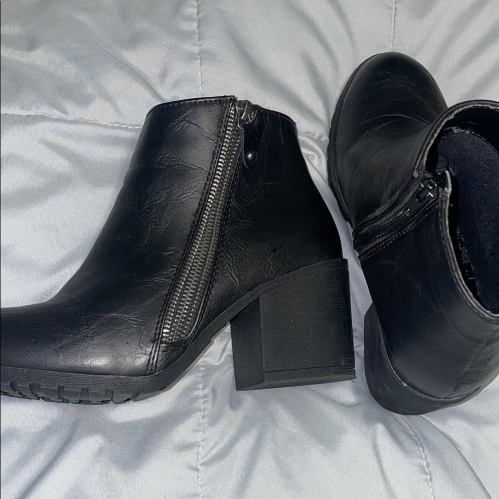 Brash Black Ankle Boots Sleek and Versatile